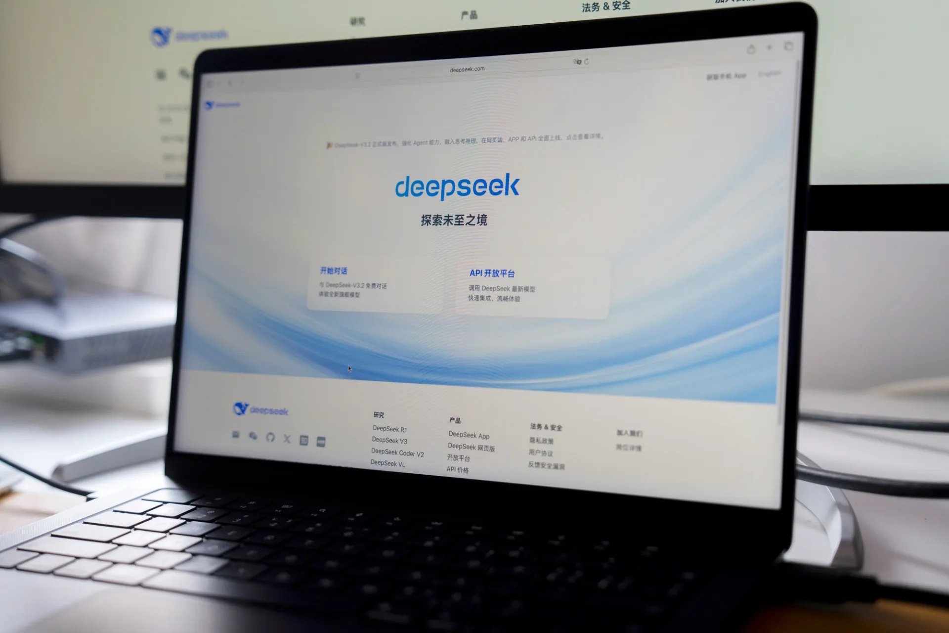 DeepSeek V4.1-Flash-1017 发布：更快更省，网页/App/API 上线