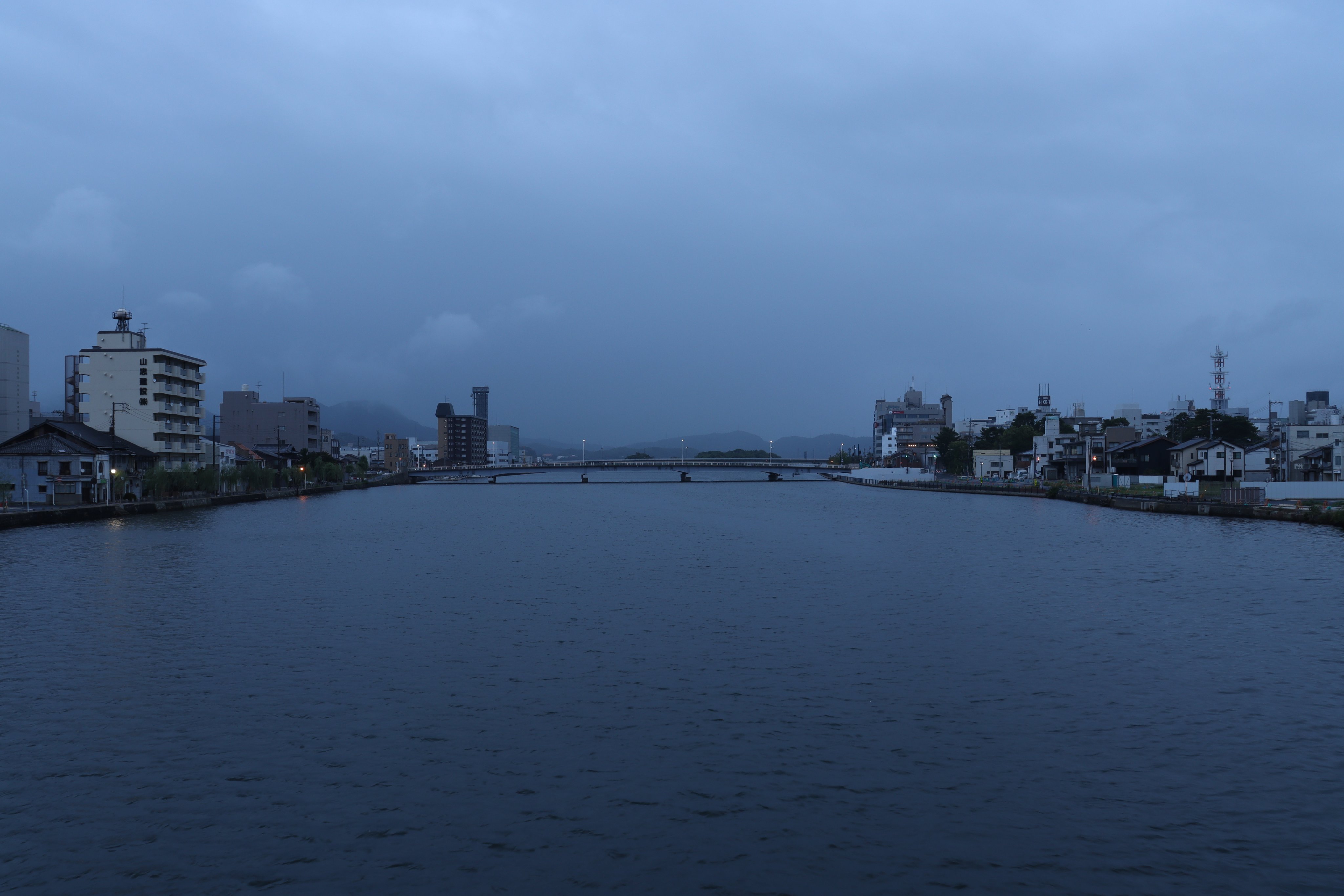 Morning view of Matsue, with a note that many are spending the weekend on Astra
