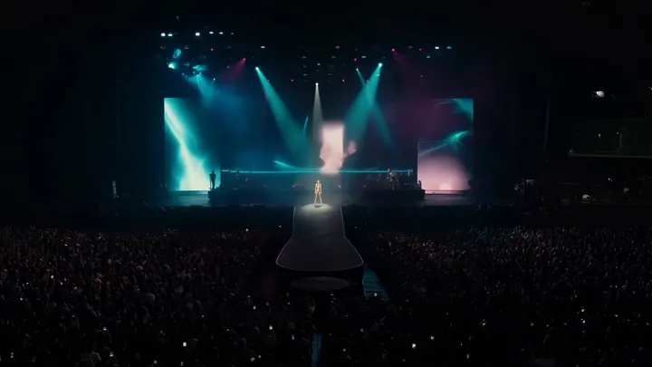 Kling 4.0 + Suno v6 concert clip with full live-broadcast prompt