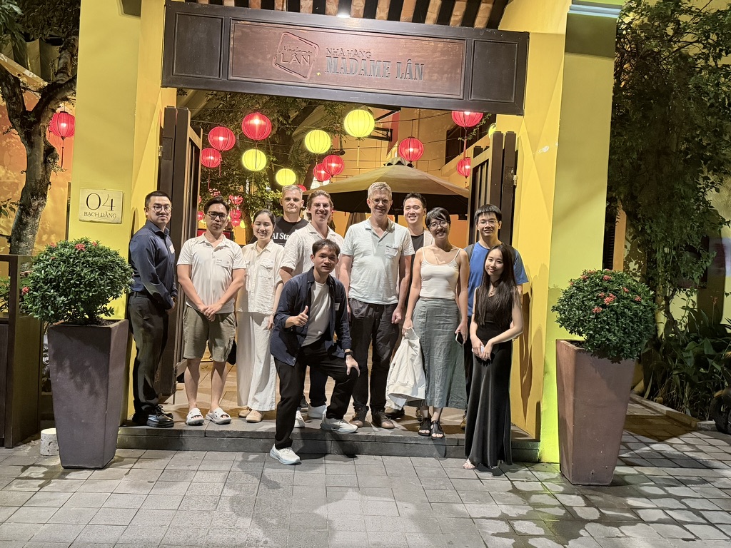 线下聚会演示自建个人助理并与 Grok Bot 对比