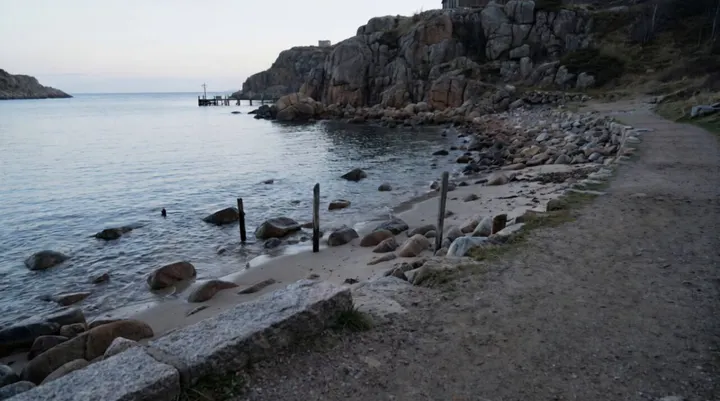 Kling 4.0 Flash 关键帧实测：同一海岸图生成四种场景