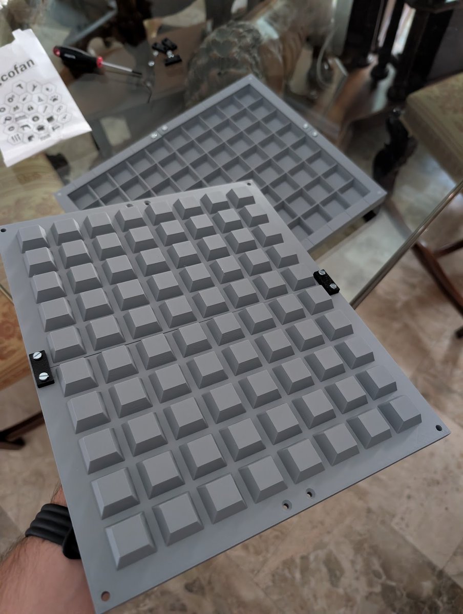 西班牙网友用 GPT-6 Astra 设计工业模具并 3D 打印验证